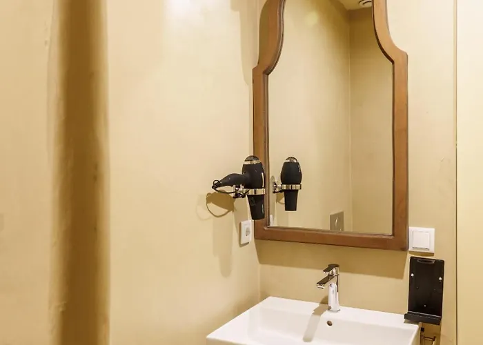 Limehome Calle Pozanco - Center