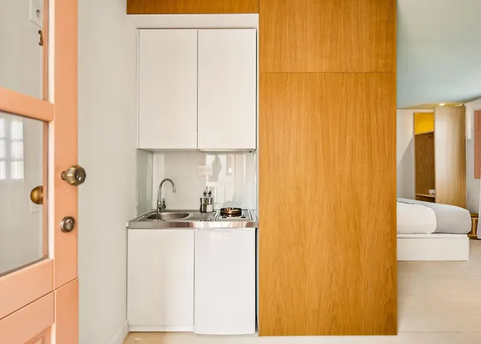 Limehome Calle Pozanco - Center