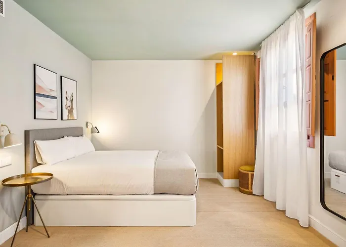 Limehome Calle Pozanco - Center