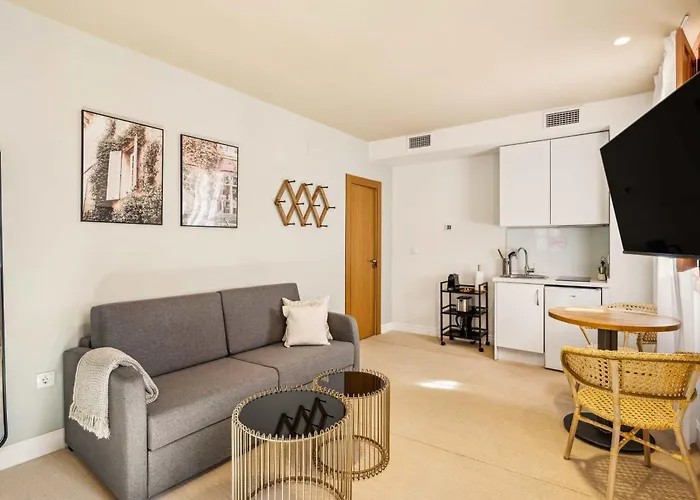 Limehome Calle Pozanco - Center *