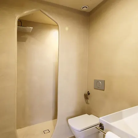 Limehome Calle Pozanco - Center