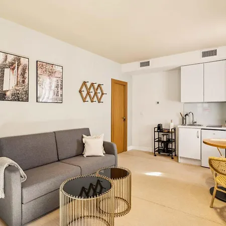 Limehome Calle Pozanco - Center *