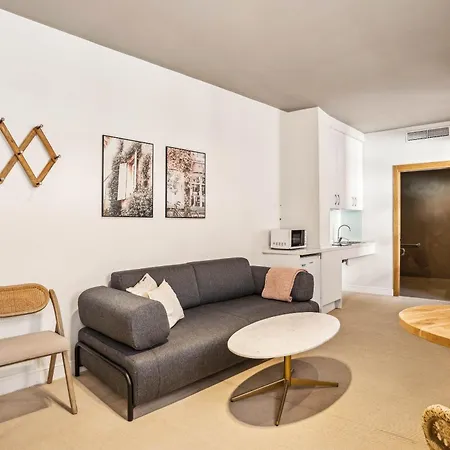 Limehome Calle Pozanco Apartment *