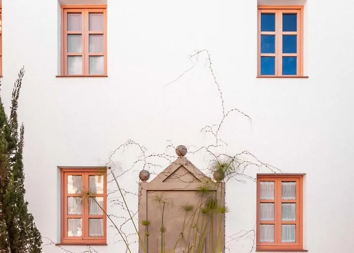 Limehome Calle Pozanco - Center