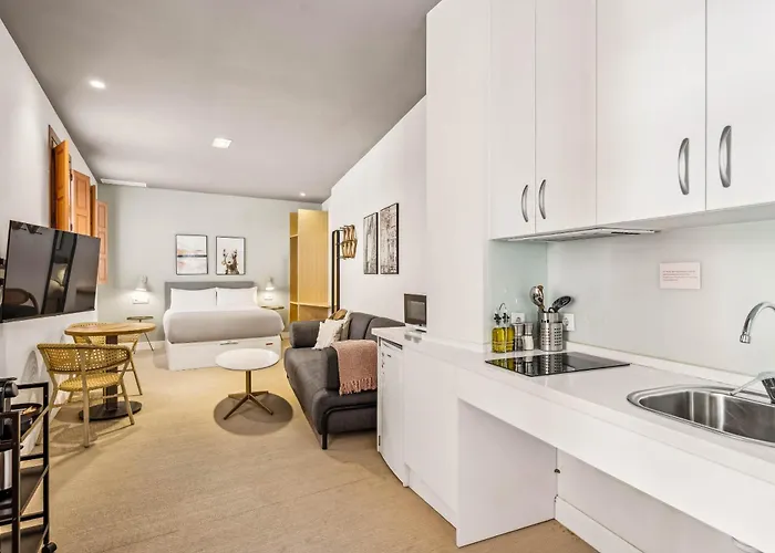 Limehome Calle Pozanco - Center דירה