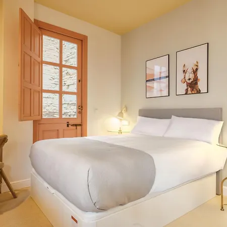 Limehome Calle Pozanco - Center شقة *